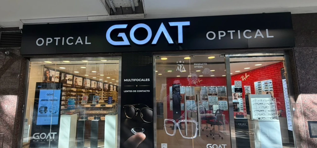 Frente real de GOAT Optical en Av. Callao 1557, Recoleta